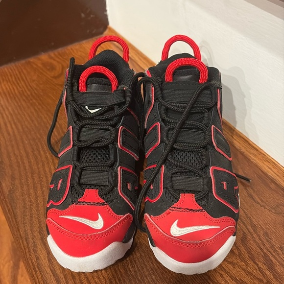 Nike Air More Uptempo 96 RED TOE boys sneaker size 12C excellent PO condition - Picture 3 of 13